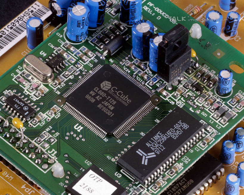 无人,工厂,横图,俯视,室内,特写,白天,车间,流水线,科技,静物,金属制品,科学,金属,英文,标志,文字,字符,字母,标识,工业,英文字母,芯片,电脑芯片,运算,储存,集成电路,彩图,高角度拍摄,制造厂,生产工厂,shrj1