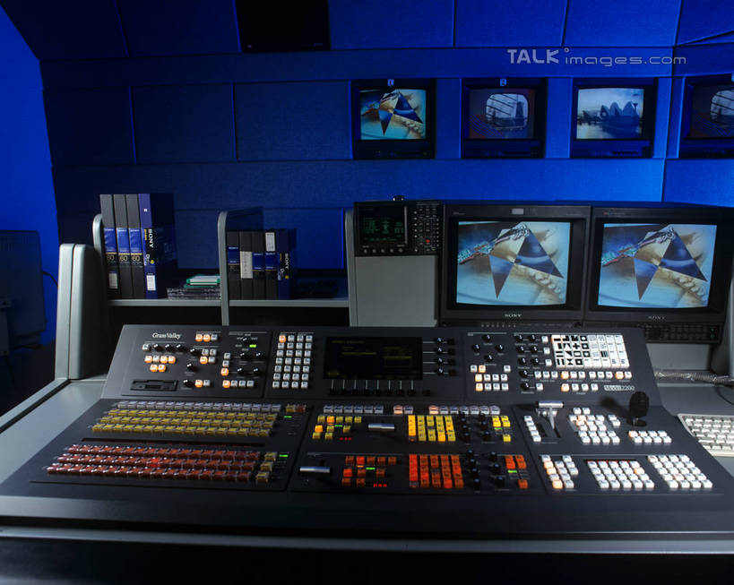 无人,横图,室内,白天,正面,电视,加工,放大,修饰,混合,录音棚,录音室,播音,广播,彩电,调音台,分配,彩色电视机,显像管屏,显像管屏幕,调音控制台,电视机,彩图,shrj1