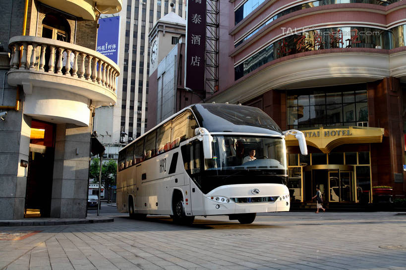 无人,高楼大厦,横图,室外,白天,正面,度假,美景,城市风光,标志建筑,城市,大厦,道路,地标,建筑,路,摩天大楼,公共汽车,上海,中国,亚洲,一辆,景观,建筑群,小路,巴士,公交车,交通,娱乐,建设,车,交通工具,南京路,享受,休闲,景色,放松,南京路步行街,申,载具,黄浦区,东亚,上海市,中华人民共和国,沪,华东地区,彩图,大楼,高层建筑,高楼,摩天楼,shrj1