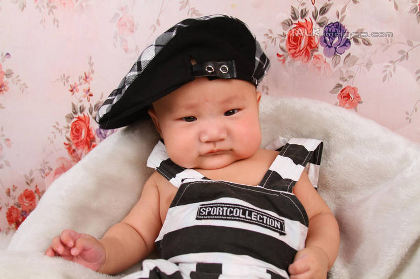 东方人,婴儿,儿童,一个人,坐,横图,室内,白天,背景,正面,婴儿服装,纯洁,沙发,帽子,纺织品,亚洲,仅一个人,服装,装饰,毛毯,毯子,注视,黄种人,运动帽,纺织,小孩,衣服,垫子,观察,看,温暖,鸭舌帽,可爱,摄影,服饰,活泼,影棚,观看,华丽,修饰,点缀,察看,衣着,穿着,关注,宝宝,布艺沙发,纯真,烂漫,无邪,衬托,美观,雅致,雅观,衣饰,伶俐,天真,亚洲人,孩子,坐着,半身,布景,彩图,影棚拍摄,婴儿服,拍摄,shsc1