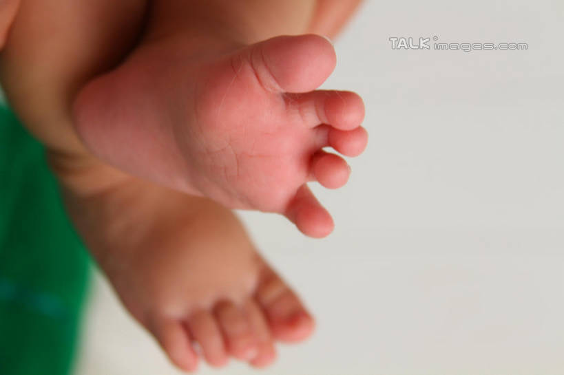 东方人,婴儿,儿童,腿部,脚,脚趾,脚趾甲,腿,一个人,横图,室内,特写,白天,背景,正面,纯洁,亚洲,仅一个人,黄种人,光脚,小孩,赤脚,可爱,摄影,活泼,影棚,宝宝,纯真,烂漫,无邪,伶俐,天真,亚洲人,孩子,脚指甲,半身,布景,彩图,影棚拍摄,拍摄,shsc1