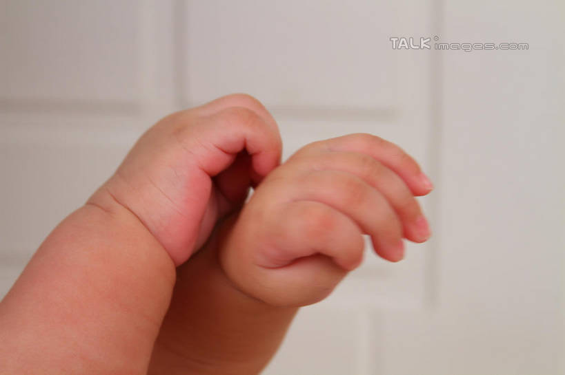 东方人,婴儿,儿童,手,一个人,横图,室内,特写,白天,背景,侧面,纯洁,亚洲,双手,仅一个人,黄种人,小孩,手部,可爱,摄影,活泼,影棚,宝宝,纯真,烂漫,无邪,伶俐,天真,亚洲人,孩子,半身,布景,彩图,影棚拍摄,拍摄,shsc1