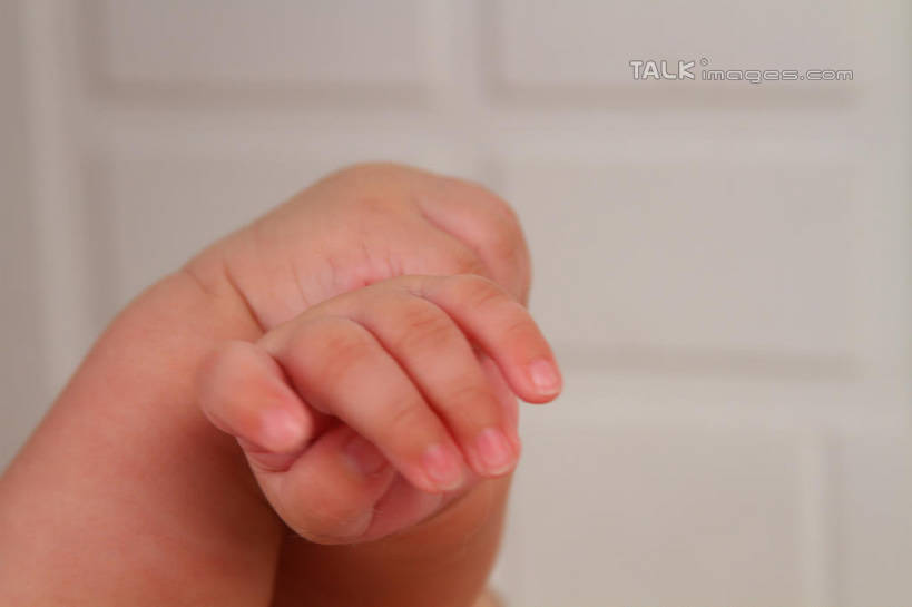 东方人,婴儿,儿童,手,一个人,横图,室内,特写,白天,背景,侧面,纯洁,亚洲,双手,仅一个人,黄种人,小孩,手部,可爱,摄影,活泼,影棚,宝宝,纯真,烂漫,无邪,伶俐,天真,亚洲人,孩子,半身,布景,彩图,影棚拍摄,拍摄,shsc1