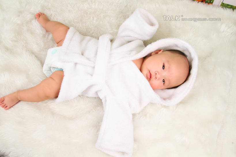 东方人,婴儿,儿童,一个人,躺,伸展双臂,横图,俯视,室内,白天,背景,浴袍,纯洁,地毯,帽子,亚洲,仅一个人,装饰,编织,手工艺品,织物,注视,黄种人,小孩,白色,工艺品,观察,看,可爱,摄影,活泼,影棚,观看,华丽,修饰,点缀,察看,关注,宝宝,纯真,烂漫,无邪,衬托,美观,雅致,雅观,卧着,伶俐,天真,亚洲人,孩子,敞开双臂,伸开双臂,躺着,卧,展开双肩,张开手臂,张开双臂,布景,彩图,高角度拍摄,全身,影棚拍摄,汤帷子,浴衣,拍摄,shsc1