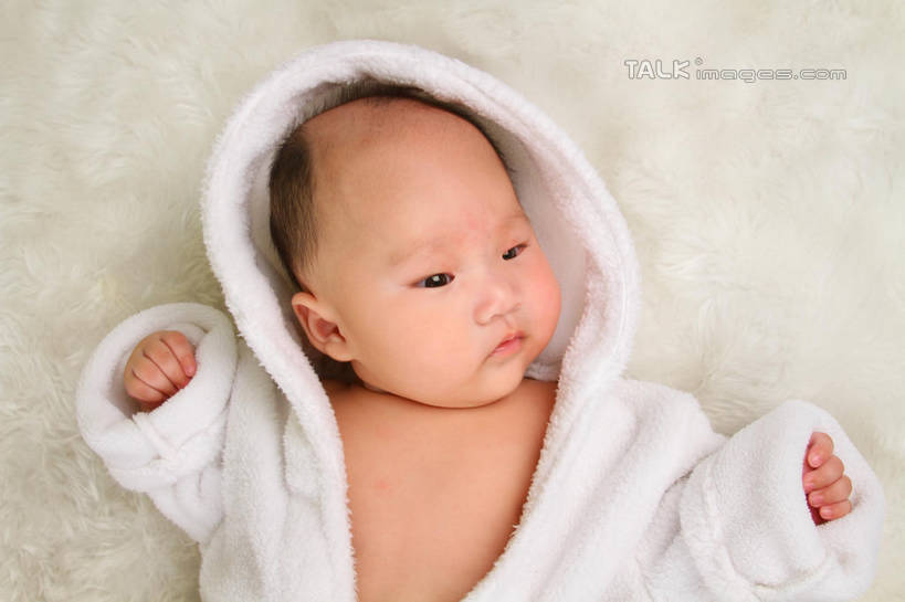 东方人,婴儿,儿童,一个人,躺,横图,俯视,室内,白天,背景,浴袍,纯洁,地毯,帽子,亚洲,仅一个人,装饰,编织,手工艺品,织物,注视,黄种人,小孩,白色,工艺品,观察,看,可爱,摄影,活泼,影棚,观看,华丽,修饰,点缀,察看,关注,宝宝,纯真,烂漫,无邪,衬托,美观,雅致,雅观,卧着,伶俐,天真,亚洲人,孩子,躺着,卧,半身,布景,彩图,高角度拍摄,影棚拍摄,汤帷子,浴衣,拍摄,shsc1