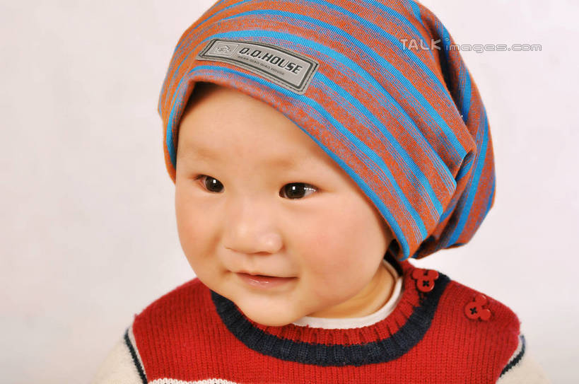 东方人,婴儿,儿童,脸,头,脸颊,头发,一个人,笑,微笑,横图,室内,特写,白天,正面,毛衣,纯洁,帽子,亚洲,仅一个人,粉色背景,条纹,格子,注视,黄种人,小孩,红色,黑色,观察,看,可爱,凝视,摄影,活泼,影棚,观看,察看,毛发,关注,乌黑,宝宝,纯真,烂漫,无邪,无边帽,伶俐,天真,男孩,亚洲人,孩子,头部,脸部,脸蛋,面部,半身,彩图,影棚拍摄,绒衣,套衫,套头毛衣,线衣,拍摄,shsc1