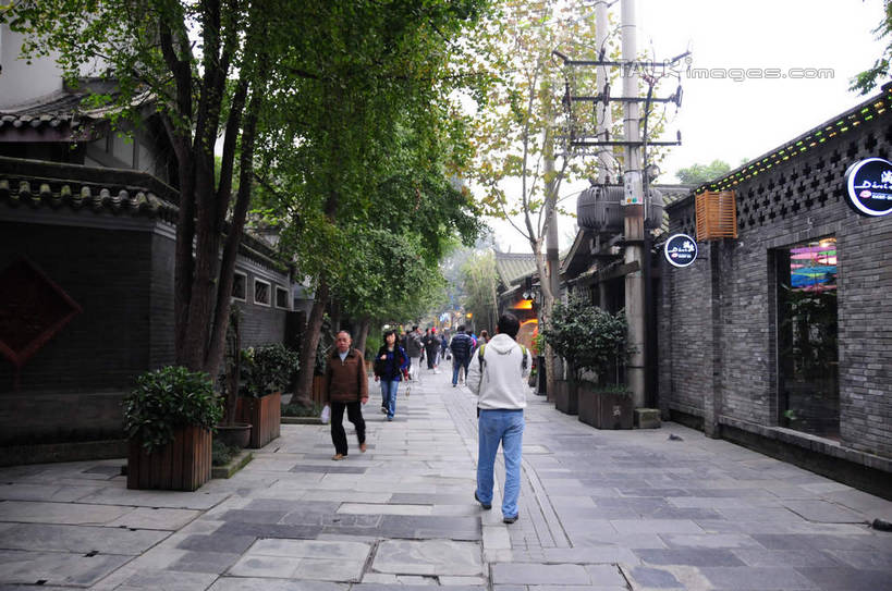 东方人,背部,走,横图,室外,白天,正面,旅游,度假,名胜古迹,植物,门,标志建筑,道路,地标,建筑,街道,路,指示牌,公路,中国,亚洲,游客,游人,遗迹,标志,电线,电线杆,盆栽,文字,房屋,墙,屋子,建筑群,盆景,地面,交通,许多人,黄种人,古迹,文化,文物,娱乐,标识,建设,传统,古建筑,招牌,旅客,民居,墙壁,墙面,树,树木,绿色,自然,门框,一群人,享受,休闲,汉字,旅游胜地,放松,四川省,生长,成长,中文,古朴,古文明,东亚,四川,成都,成都市,中华人民共和国,省会,西南地区,民族文化,川,宽窄巷子,男人,男性,年轻男性,年轻女性,女人,女性,亚洲人,马路,步行,散步,走路,彩图,全身,房子,shsgf1