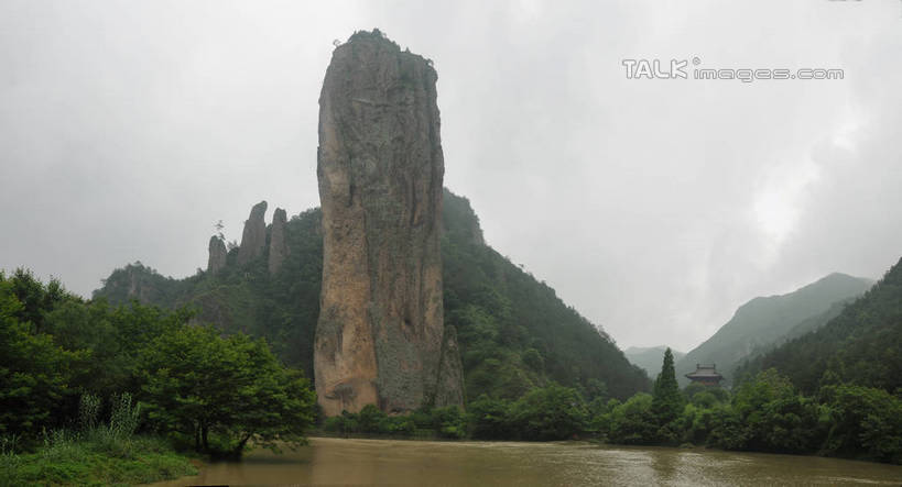 无人,横图,室外,白天,正面,旅游,度假,河流,美景,山,水,植物,中国,亚洲,波纹,河水,景观,山峰,水流,乌云,悬崖,云,阴天,云朵,涟漪,山峦,云彩,娱乐,古建筑,浙江,树,树木,浙江省,绿色,水纹,天空,自然,波浪,天,享受,休闲,石壁,景色,放松,生长,成长,波光粼粼,昏暗,阴沉,自然风光,东亚,中华人民共和国,华东地区,水晕,浙,绝壁,丽水,丽水市,缙云,缙云县,鼎湖峰,仙都,仙都风景名胜区,彩图,房子,shsgf1