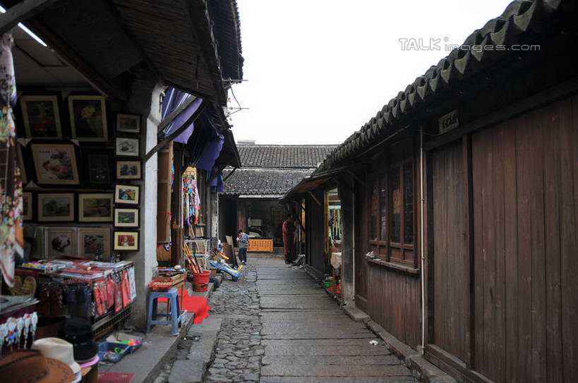 无人,家,商店,横图,室外,白天,正面,度假,绘画,美景,城市风光,城市,道路,路,中国,亚洲,许多,艺术,房屋,屋子,景观,小路,交通,古典,文化,娱乐,商铺,江苏,楼房,住宅,天空,工艺品,天,品味,享受,休闲,景色,放松,晴朗,美术,高雅,东亚,江苏省,昆山,昆山市,万里无云,中华人民共和国,华东地区,苏,美学,市肆,商号,鹿城,晴空,晴空万里,彩图,房子,店铺,shsgf1