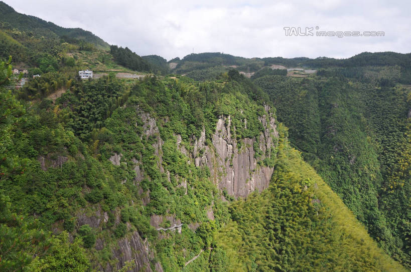 无人,横图,室外,白天,正面,旅游,度假,石头,美景,森林,山,山脉,树林,植物,中国,亚洲,阴影,光线,石子,影子,景观,山顶,山峰,云,云朵,山峦,云彩,娱乐,浙江,树,树木,浙江省,蓝色,绿色,白云,蓝天,天空,阳光,自然,群山,天,享受,休闲,景色,放松,生长,晴朗,成长,自然风光,东亚,沉积岩,中华人民共和国,华东地区,浙,丽水,丽水市,颠峰,极峰,水成岩,南尖岩,遂昌,石块,岩石,晴空,彩图,shsgf1