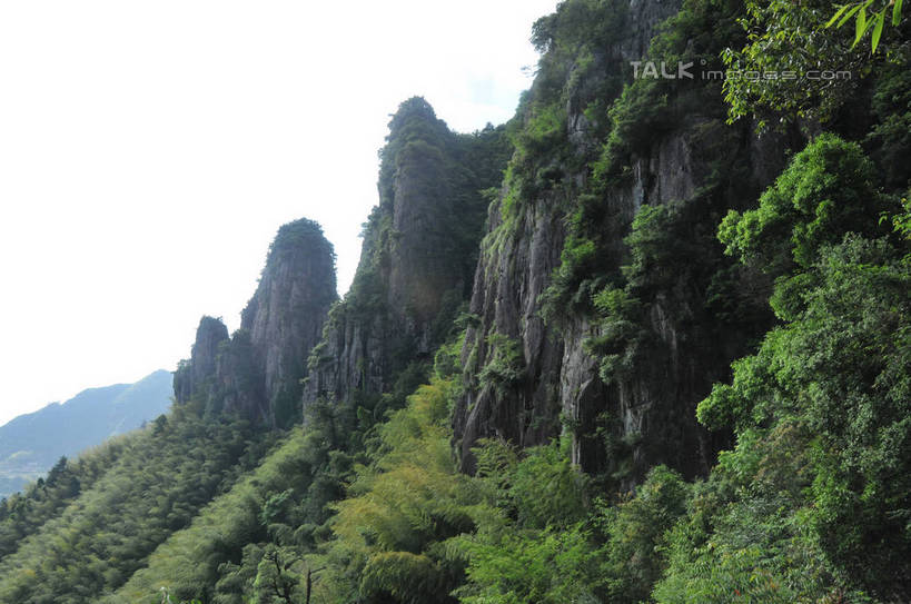无人,横图,室外,白天,正面,旅游,度假,石头,美景,森林,山,山脉,树林,植物,中国,亚洲,阴影,光线,石子,影子,景观,山顶,山峰,云,云朵,山峦,云彩,娱乐,浙江,树,树木,浙江省,蓝色,绿色,白云,蓝天,天空,阳光,自然,群山,天,享受,休闲,景色,放松,生长,晴朗,成长,自然风光,东亚,沉积岩,中华人民共和国,华东地区,浙,丽水,丽水市,颠峰,极峰,水成岩,南尖岩,遂昌,石块,岩石,晴空,彩图,shsgf1