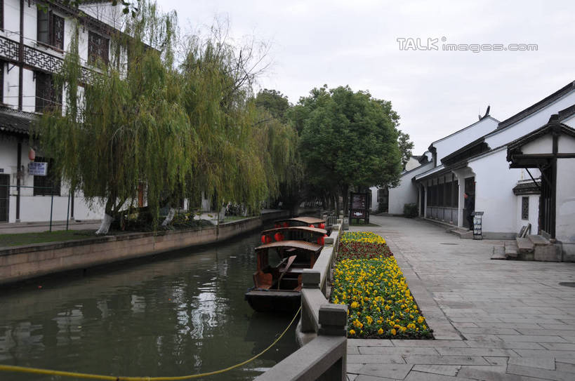 无人,家,横图,室外,白天,正面,旅游,度假,花海,花圃,河流,名胜古迹,水,植物,标志建筑,道路,地标,建筑,路,船,叶子,上海,中国,亚洲,遗迹,盛开,房屋,屋子,河水,水流,小路,木船,交通,花蕾,古迹,文物,娱乐,建设,古建筑,楼房,住宅,花,花瓣,花朵,花卉,鲜花,树,树木,绿色,自然,交通工具,花丛,花束,花田,花苞,花蕊,享受,休闲,旅游胜地,放松,生长,成长,申,舟,载具,青浦区,古文明,东亚,上海市,中华人民共和国,沪,华东地区,练塘,练塘镇,彩图,房子,shsgf1