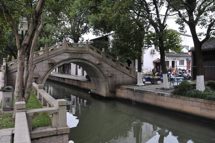 无人,家,栏杆,横图,室外,白天,正面,旅游,度假,河流,石头,名胜古迹,水,植物,楼梯,标志建筑,地标,建筑,上海,中国,亚洲,遗迹,扶手,石子,房屋,阶梯,屋子,河水,水流,桥,古迹,文物,娱乐,建设,古建筑,石桥,护栏,楼房,拱桥,台阶,住宅,栈桥,树,树木,绿色,倒影,自然,享受,休闲,旅游胜地,放松,拱形,生长,成长,人行桥,石拱桥,申,倒映,青浦区,古文明,东亚,上海市,中华人民共和国,沪,华东地区,反照,练塘,练塘镇,石块,彩图,房子,shsgf1