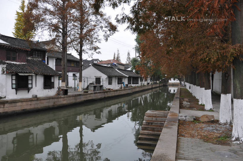 无人,家,横图,室外,白天,正面,旅游,度假,河流,名胜古迹,水,植物,楼梯,标志建筑,道路,地标,建筑,路,上海,中国,亚洲,遗迹,电力,电线,电线杆,线,房屋,阶梯,屋子,河水,水流,小路,电能,交通,线路,古迹,文物,娱乐,建设,古建筑,楼房,台阶,住宅,树,树木,绿色,倒影,自然,享受,休闲,旅游胜地,放松,生长,成长,电,电源,申,倒映,能量,青浦区,古文明,东亚,上海市,中华人民共和国,沪,华东地区,反照,练塘,练塘镇,彩图,房子,shsgf1