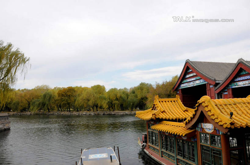 无人,颐和园,宫殿,横图,室外,白天,正面,旅游,度假,湖,湖泊,名胜古迹,树林,水,植物,标志建筑,地标,建筑,船,北京,中国,亚洲,阴影,波纹,遗迹,光线,影子,湖面,水流,水面,云,云朵,涟漪,首都,云彩,古迹,文物,娱乐,建设,古建筑,树,树木,蓝色,绿色,白云,倒影,蓝天,水纹,天空,阳光,自然,交通工具,波浪,湖水,天,享受,休闲,旅游胜地,放松,生长,晴朗,成长,倒映,舟,权利,载具,古文明,东亚,乌篷船,海淀区,中华人民共和国,北京市,京,北平,华北地区,水晕,皇家园林,反照,清漪园,晴空,彩图,shsgf1