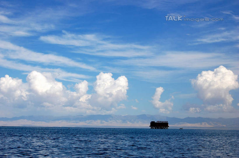 无人,横图,室外,白天,正面,旅游,度假,海浪,海洋,美景,青海湖,中国,亚洲,阴影,光线,影子,景观,浪花,水平线,云,云朵,辽阔,海平线,云彩,娱乐,蓝色,白云,蓝天,天空,阳光,自然,海水,天,享受,休闲,广阔,景色,放松,晴朗,一望无际,自然风光,海景,东亚,青海,青海省,中华人民共和国,西北地区,青,无边无际,一马平川,咸水湖,大海,风浪,海,海水的波动,近岸浪,涌浪,晴空,彩图,水天相接,水天一线,shsgf1