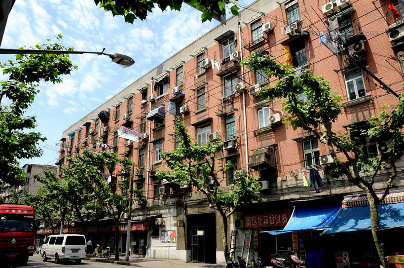 无人,家,横图,室外,白天,仰视,旅游,度假,美景,植物,窗户,城市风光,城市,道路,建筑,路,路灯,公路,汽车,照明,上海,中国,亚洲,阴影,光线,影子,房屋,墙,屋子,景观,云,云朵,公寓,灯光,交通,云彩,娱乐,建设,洋房,楼房,玻璃窗,墙壁,墙面,住宅,车,灯,树,树木,蓝色,绿色,白云,蓝天,天空,阳光,自然,交通工具,轿车,天,享受,休闲,景色,放松,生长,晴朗,成长,照亮,申,照明设备,载具,杨浦区,东亚,上海市,隆昌公寓,隆昌路,中华人民共和国,沪,华东地区,晴空,马路,彩图,低角度拍摄,房子,shsgf1