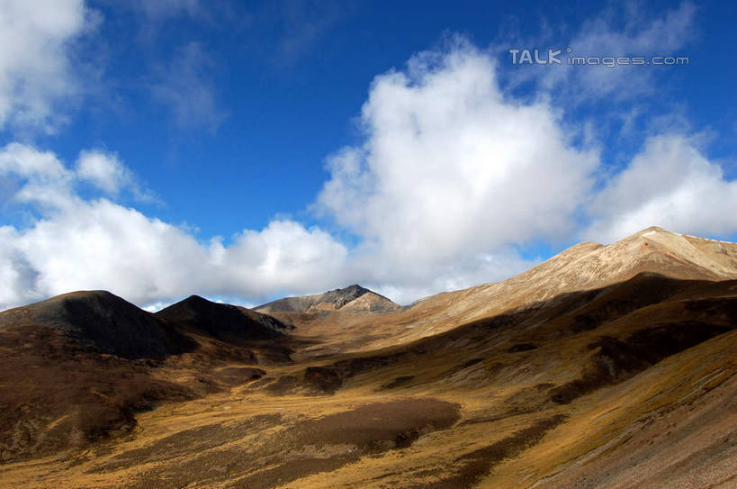 无人,横图,室外,白天,正面,旅游,度假,美景,沙漠,山,山脉,中国,亚洲,阴影,光线,影子,景观,山峰,云,云朵,山峦,云彩,娱乐,林芝,西藏,蓝色,白云,蓝天,天空,阳光,自然,群山,天,享受,休闲,景色,放松,晴朗,自然风光,藏,东亚,西藏自治区,中华人民共和国,西南地区,大漠,砂漠,晴空,彩图,林芝地区,shsgf1