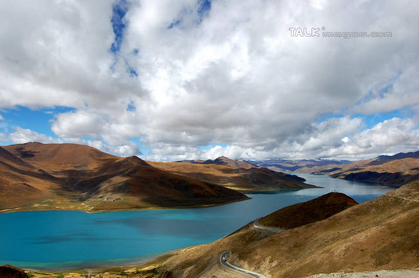 无人,横图,俯视,室外,白天,旅游,度假,湖,湖泊,美景,山,山脉,水,喀纳斯,中国,亚洲,阴影,光线,影子,湖面,景观,山峰,水流,水面,云,云朵,山峦,云彩,娱乐,蓝色,白云,蓝天,天空,阳光,自然,湖水,群山,天,享受,休闲,景色,放松,晴朗,自然风光,东亚,喀纳斯湖,新疆,阿勒泰地区,布尔津县,伊犁,中华人民共和国,新疆维吾尔自治区,西北地区,伊犁哈萨克自治州,晴空,彩图,高角度拍摄,布尔津,新,shsgf1