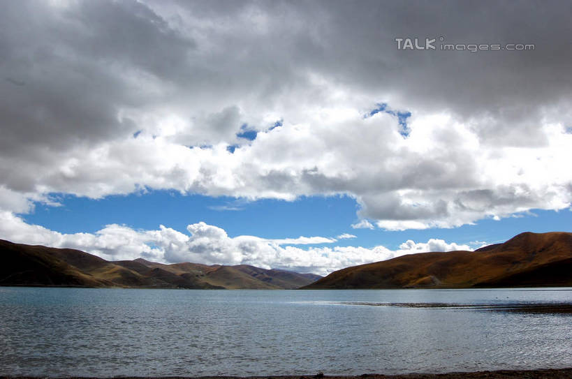 无人,横图,室外,白天,正面,旅游,度假,湖,湖泊,美景,山,山脉,水,中国,亚洲,阴影,波纹,光线,影子,湖面,景观,山峰,水流,水面,云,云朵,涟漪,山峦,云彩,娱乐,西藏,羊卓雍错,蓝色,白云,倒影,蓝天,水纹,天空,阳光,自然,波浪,湖水,群山,天,享受,休闲,景色,放松,晴朗,倒映,自然风光,藏,东亚,西藏自治区,羊湖,中华人民共和国,水晕,西南地区,反照,羊卓雍措,羊卓雍错湖,晴空,彩图,那曲地区,尼玛,尼玛县,shsgf1