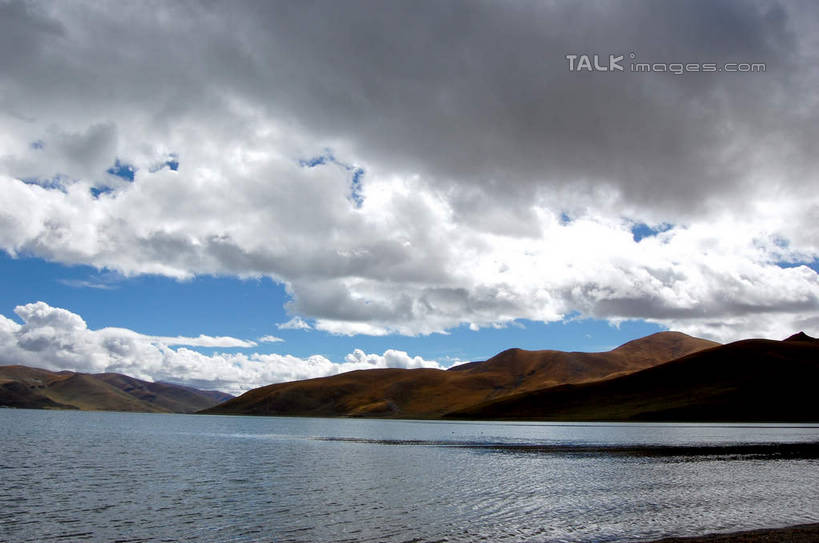 无人,横图,室外,白天,正面,旅游,度假,湖,湖泊,美景,山,山脉,水,中国,亚洲,阴影,波纹,光线,影子,湖面,景观,山峰,水流,水面,云,云朵,涟漪,山峦,云彩,娱乐,西藏,羊卓雍错,蓝色,白云,倒影,蓝天,水纹,天空,阳光,自然,波浪,湖水,群山,天,享受,休闲,景色,放松,晴朗,倒映,自然风光,藏,东亚,西藏自治区,羊湖,中华人民共和国,水晕,西南地区,反照,羊卓雍措,羊卓雍错湖,晴空,彩图,那曲地区,尼玛,尼玛县,shsgf1