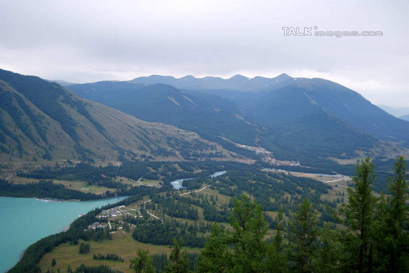 无人,横图,俯视,室外,白天,旅游,度假,草地,草坪,河流,美景,森林,山,山脉,树林,水,植物,喀纳斯,中国,亚洲,河水,景观,山峰,水流,云,云朵,山峦,云彩,娱乐,草,树,树木,绿色,白云,天空,自然,群山,天,享受,休闲,景色,放松,生长,成长,自然风光,东亚,喀纳斯湖,新疆,阿勒泰地区,布尔津县,伊犁,中华人民共和国,新疆维吾尔自治区,西北地区,伊犁哈萨克自治州,彩图,高角度拍摄,布尔津,新,shsgf1