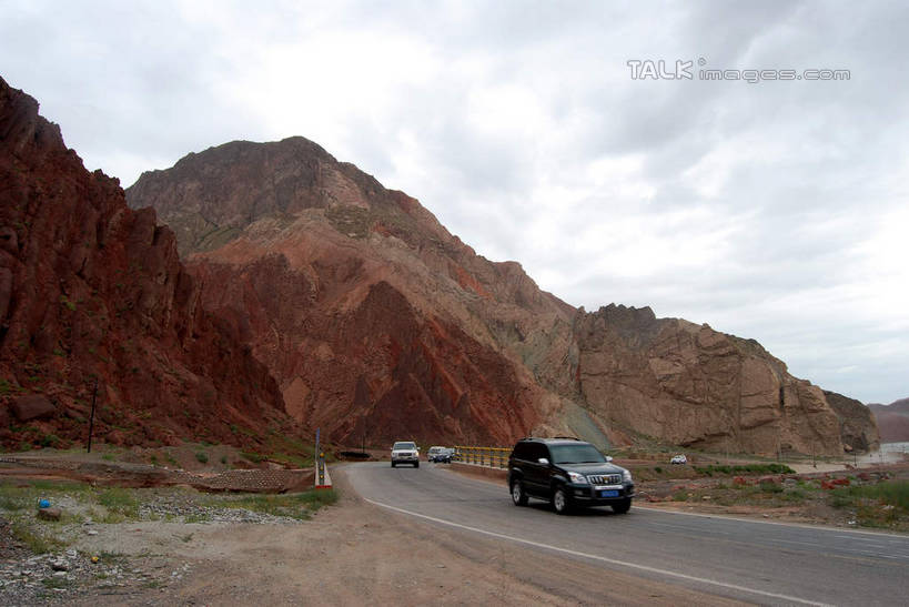 无人,横图,室外,白天,正面,旅游,度假,石头,美景,山,山脉,植物,道路,路,公路,汽车,中国,亚洲,石子,景观,山峰,云,云朵,交通,山峦,云彩,娱乐,车,树,树木,绿色,白云,天空,自然,交通工具,轿车,群山,天,享受,休闲,景色,放松,生长,成长,自然风光,载具,东亚,喀什,新疆,中华人民共和国,新疆维吾尔自治区,西北地区,喀什市,石块,岩石,马路,彩图,喀什地区,新,shsgf1