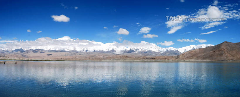 无人,横图,室外,白天,正面,旅游,度假,湖,湖泊,石头,美景,山,山脉,水,中国,亚洲,阴影,波纹,光线,石子,影子,湖面,景观,山峰,水流,水面,云,云朵,涟漪,山峦,云彩,娱乐,蓝色,白云,倒影,蓝天,水纹,天空,阳光,自然,波浪,湖水,群山,天,享受,休闲,景色,放松,晴朗,倒映,自然风光,东亚,新疆,喀拉库勒湖,卡拉库勒湖,中华人民共和国,水晕,新疆维吾尔自治区,西北地区,克孜勒苏,克孜勒苏柯尔,克孜勒苏柯尔克孜自治州,反照,石块,岩石,晴空,彩图,阿克陶,阿克陶县,新,shsgf1