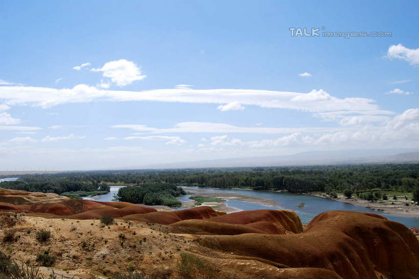 无人,横图,室外,白天,正面,旅游,度假,草地,草坪,河流,美景,森林,沙滩,树林,水,植物,中国,亚洲,阴影,光线,沙子,影子,河岸,河水,河滩,景观,水流,云,云朵,沙地,云彩,娱乐,草,树,树木,蓝色,绿色,白云,蓝天,天空,阳光,自然,天,享受,休闲,景色,放松,生长,晴朗,成长,自然风光,东亚,新疆,阿勒泰地区,布尔津县,伊犁,五彩滩,中华人民共和国,新疆维吾尔自治区,西北地区,伊犁哈萨克自治州,晴空,彩图,布尔津,新,shsgf1