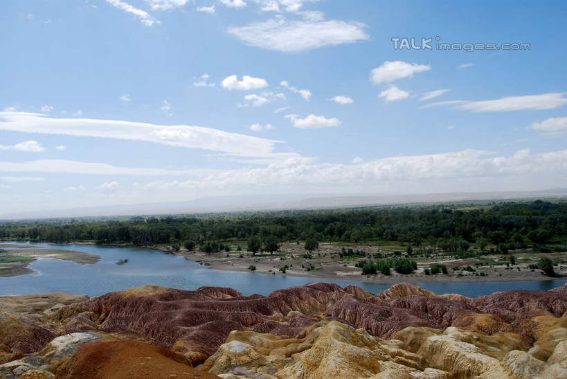无人,横图,室外,白天,正面,旅游,度假,草地,草坪,河流,美景,森林,沙滩,树林,水,植物,中国,亚洲,阴影,光线,沙子,影子,河岸,河水,河滩,景观,水流,云,云朵,沙地,云彩,娱乐,草,树,树木,蓝色,绿色,白云,蓝天,天空,阳光,自然,天,享受,休闲,景色,放松,生长,晴朗,成长,自然风光,东亚,新疆,阿勒泰地区,布尔津县,伊犁,五彩滩,中华人民共和国,新疆维吾尔自治区,西北地区,伊犁哈萨克自治州,晴空,彩图,布尔津,新,shsgf1