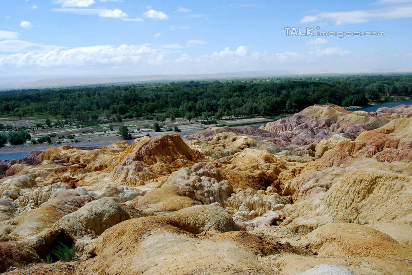 无人,横图,室外,白天,正面,旅游,度假,草地,草坪,河流,美景,森林,沙滩,树林,水,植物,中国,亚洲,阴影,光线,沙子,影子,河岸,河水,河滩,景观,水流,云,云朵,沙地,云彩,娱乐,草,树,树木,蓝色,绿色,白云,蓝天,天空,阳光,自然,天,享受,休闲,景色,放松,生长,晴朗,成长,自然风光,东亚,新疆,阿勒泰地区,布尔津县,伊犁,五彩滩,中华人民共和国,新疆维吾尔自治区,西北地区,伊犁哈萨克自治州,晴空,彩图,布尔津,新,shsgf1