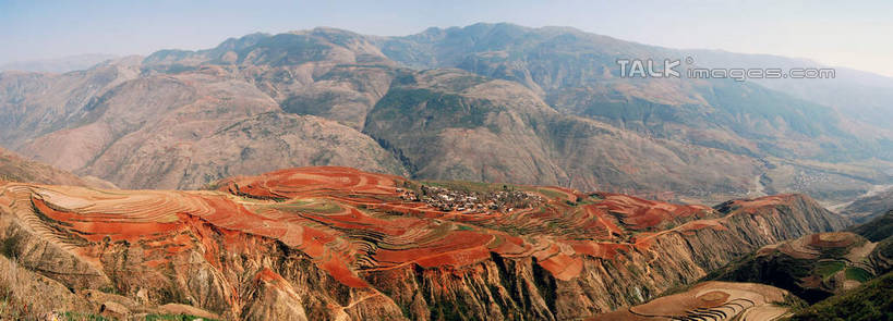 无人,农田,横图,室外,白天,正面,旅游,度假,庄稼,农作物,石头,美景,山,山脉,昆明,中国,亚洲,阴影,光线,石子,影子,景观,山峰,山峦,娱乐,云南,蓝色,蓝天,天空,阳光,自然,群山,天,享受,休闲,景色,放松,晴朗,自然风光,昆明市,东亚,云南省,东川,万里无云,中华人民共和国,省会,西南地区,滇,石块,岩石,晴空,晴空万里,彩图,耕地,庄稼田,东川红土地,东川区,新田乡,shsgf1