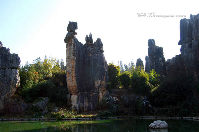 无人,横图,室外,白天,仰视,旅游,度假,石头,美景,山,山脉,石林,植物,昆明,中国,亚洲,石子,景观,山峰,山峦,娱乐,云南,树,树木,绿色,天空,自然,群山,天,享受,休闲,景色,放松,生长,成长,自然风光,昆明市,东亚,云南省,中华人民共和国,省会,西南地区,滇,石林县,石林彝族自治县,石块,岩石,彩图,低角度拍摄,shsgf1