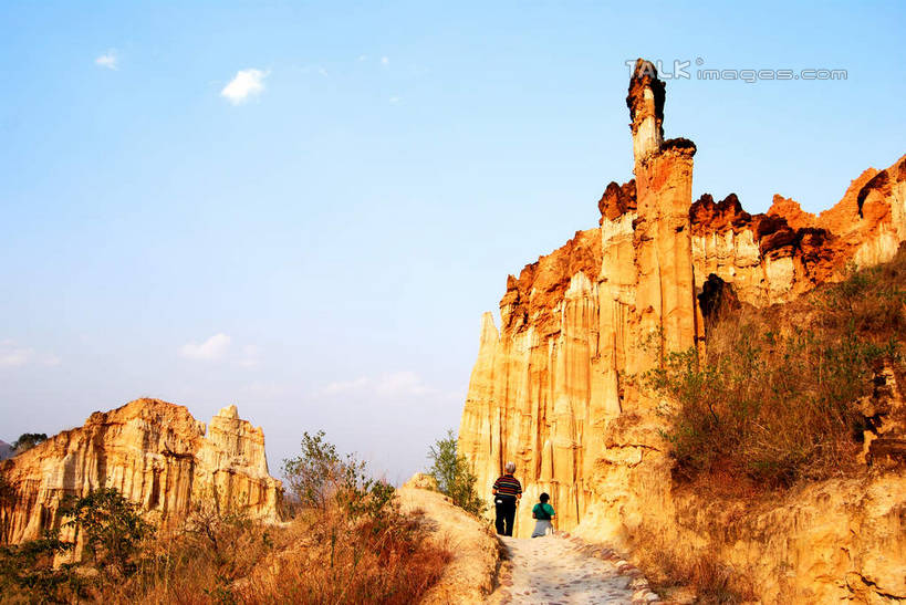 无人,横图,室外,白天,仰视,旅游,度假,石头,美景,山,山脉,中国,亚洲,阴影,光线,石子,影子,景观,山峰,云,云朵,山峦,云彩,娱乐,云南,蓝色,白云,蓝天,天空,阳光,自然,群山,天,享受,休闲,景色,放松,晴朗,自然风光,东亚,土林,元谋土林,云南省,元谋县,中华人民共和国,西南地区,滇,楚雄,楚雄州,楚雄彝族自治州,石块,岩石,晴空,彩图,低角度拍摄,元谋,shsgf1