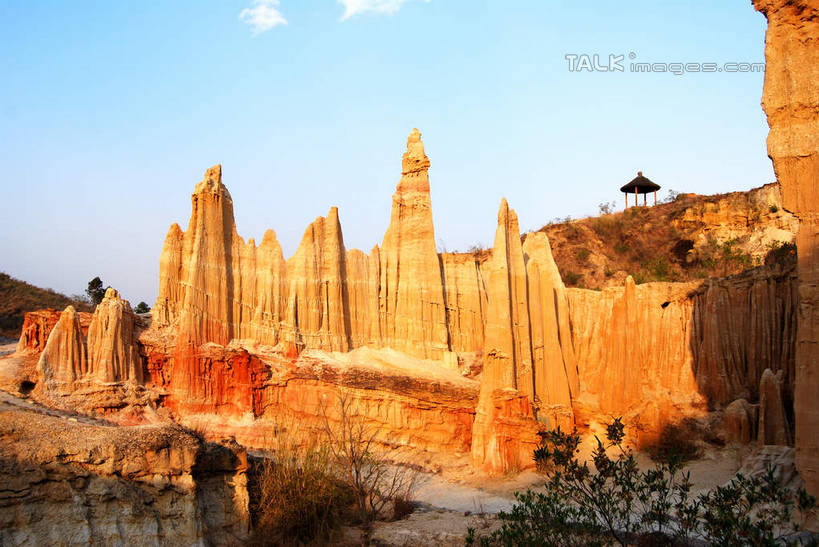 无人,横图,室外,白天,仰视,旅游,度假,石头,美景,山,山脉,中国,亚洲,阴影,光线,石子,影子,景观,山峰,云,云朵,山峦,云彩,娱乐,云南,蓝色,白云,蓝天,天空,阳光,自然,群山,天,享受,休闲,景色,放松,晴朗,自然风光,东亚,土林,元谋土林,云南省,元谋县,中华人民共和国,西南地区,滇,楚雄,楚雄州,楚雄彝族自治州,石块,岩石,晴空,彩图,低角度拍摄,元谋,shsgf1