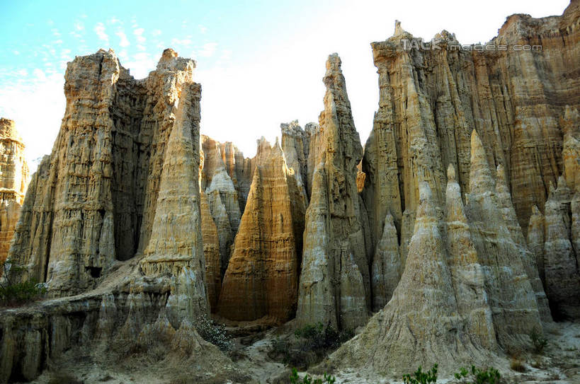 无人,横图,室外,白天,正面,旅游,度假,石头,美景,山,山脉,中国,亚洲,阴影,光线,石子,影子,景观,山峰,山峦,娱乐,云南,蓝色,蓝天,天空,阳光,自然,群山,天,享受,休闲,景色,放松,晴朗,自然风光,东亚,土林,元谋土林,云南省,元谋县,万里无云,中华人民共和国,西南地区,滇,楚雄,楚雄州,楚雄彝族自治州,石块,岩石,晴空,晴空万里,彩图,元谋,shsgf1