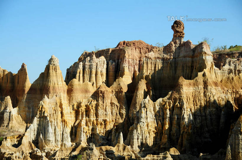 无人,横图,室外,白天,正面,旅游,度假,石头,美景,山,山脉,植物,中国,亚洲,阴影,光线,石子,影子,景观,山峰,云,云朵,山峦,云彩,娱乐,云南,树,树木,蓝色,绿色,白云,蓝天,天空,阳光,自然,群山,天,享受,休闲,景色,放松,生长,晴朗,成长,自然风光,东亚,土林,元谋土林,云南省,元谋县,中华人民共和国,西南地区,滇,楚雄,楚雄州,楚雄彝族自治州,石块,岩石,晴空,彩图,元谋,shsgf1