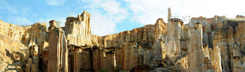 无人,横图,室外,白天,正面,旅游,度假,石头,美景,山,山脉,中国,亚洲,阴影,光线,石子,影子,景观,山峰,云,云朵,山峦,云彩,娱乐,云南,蓝色,白云,蓝天,天空,阳光,自然,群山,天,享受,休闲,景色,放松,晴朗,自然风光,东亚,土林,云南省,虎跳滩土林,元谋县,中华人民共和国,西南地区,滇,楚雄,楚雄州,楚雄彝族自治州,石块,岩石,晴空,彩图,虎溪村,物茂土林,物茂乡,元谋,shsgf1