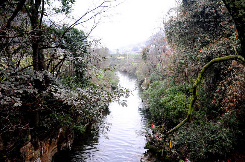 无人,横图,俯视,室外,白天,旅游,度假,河流,美景,树林,水,植物,中国,亚洲,波纹,河水,景观,水流,涟漪,娱乐,树,树木,绿色,倒影,水纹,天空,小溪,自然,波浪,天,溪水,享受,休闲,景色,放松,生长,成长,倒映,自然风光,东亚,贵州,贵州省,兴义市,中华人民共和国,水晕,黔,西南地区,黔西南,黔西南州,黔西南布依族苗族自治州,反照,彩图,高角度拍摄,兴义,shsgf1