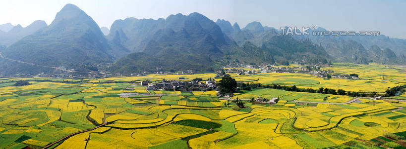 无人,家,农田,横图,俯视,航拍,室外,白天,旅游,度假,庄稼,农作物,草地,草坪,美景,山,山脉,植物,中国,亚洲,阴影,光线,影子,房屋,屋子,景观,山峰,山峦,娱乐,楼房,住宅,草,树,树木,蓝色,绿色,蓝天,天空,阳光,自然,群山,天,享受,休闲,景色,放松,生长,晴朗,成长,鸟瞰,自然风光,东亚,贵州,贵州省,万峰林,兴义市,马岭河峡谷,万里无云,中华人民共和国,黔,西南地区,黔西南,黔西南州,黔西南布依族苗族自治州,晴空,晴空万里,彩图,高角度拍摄,耕地,庄稼田,房子,马岭河大峡谷,兴义,shsgf1