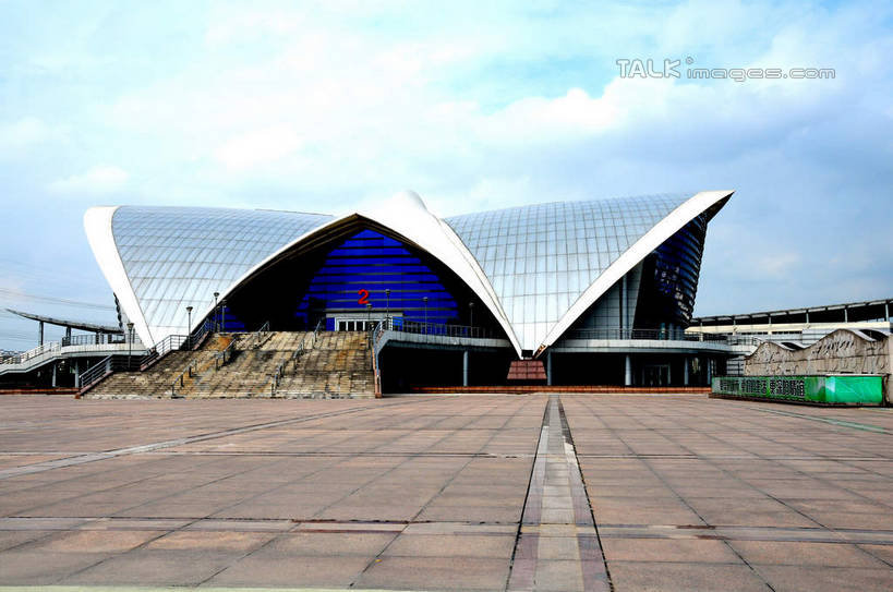 无人,公园,栏杆,横图,室外,白天,正面,度假,美景,楼梯,城市风光,标志建筑,城市,地标,建筑,上海,中国,亚洲,扶手,阶梯,景观,云,云朵,云彩,娱乐,建设,护栏,台阶,蓝色,白云,蓝天,天空,天,享受,休闲,景色,放松,晴朗,申,东亚,闵行区,上海市,闵行体育公园,中华人民共和国,沪,华东地区,晴空,彩图,shsgf1