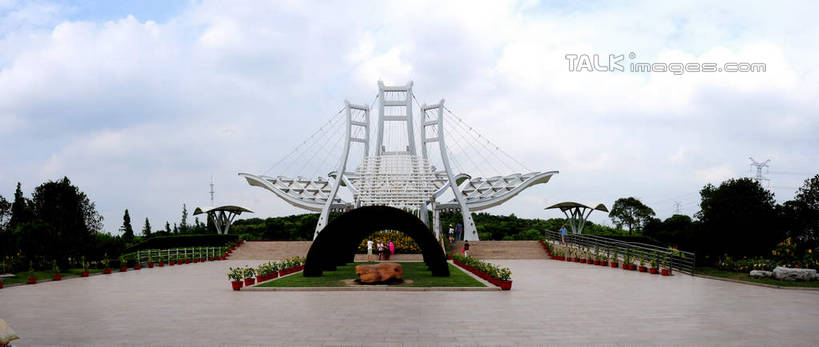 帆船,无人,公园,横图,室外,白天,正面,度假,草地,草坪,美景,植物,城市风光,标志建筑,城市,地标,建筑,船,雕塑,上海,中国,亚洲,艺术,装饰,盛开,雕刻,雕像,景观,云,云朵,花蕾,云彩,娱乐,建设,草,花,花瓣,花朵,鲜花,树,树木,蓝色,绿色,白云,蓝天,天空,自然,工艺品,交通工具,天,花苞,花蕊,享受,休闲,景色,放松,生长,晴朗,成长,纪念,美术,申,载具,主题,陈列,东亚,闵行区,上海市,闵行体育公园,中华人民共和国,沪,华东地区,功能,美学,晴空,彩图,shsgf1