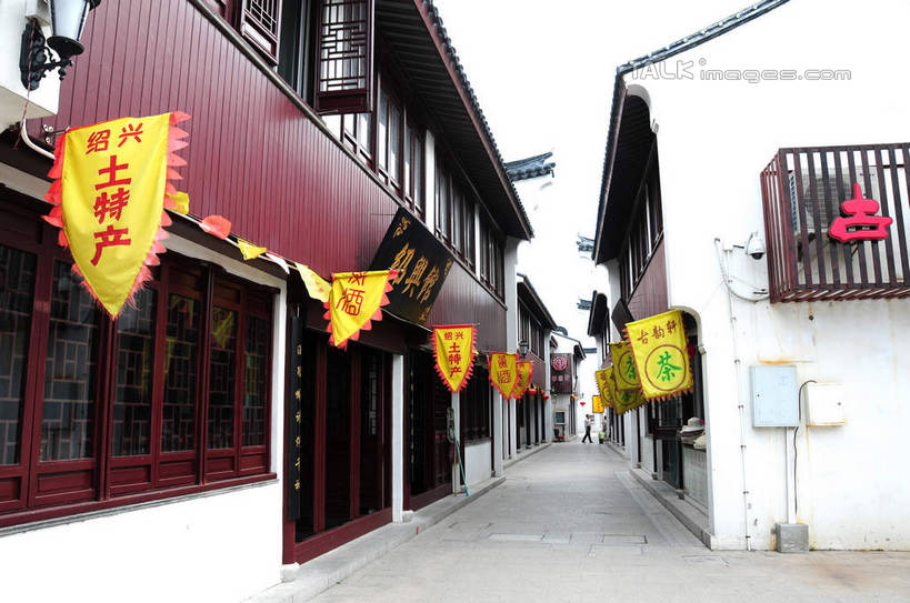 无人,家,横图,室外,白天,仰视,旅游,度假,名胜古迹,标志建筑,地标,建筑,上海,中国,亚洲,遗迹,标志,文字,字符,房屋,墙,屋子,古迹,文物,娱乐,标识,建设,古建筑,楼房,墙壁,墙面,住宅,天空,天,享受,休闲,汉字,旅游胜地,放松,申,中文,古文明,东亚,闵行区,上海市,浦江镇,召稼楼,中华人民共和国,沪,华东地区,国文,华文,彩图,低角度拍摄,房子,shsgf1