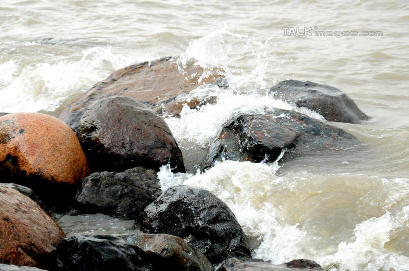 无人,公园,横图,俯视,室外,白天,旅游,度假,河流,石头,美景,水,上海,中国,亚洲,阴影,飞溅,溅,光线,石子,液体,影子,河水,景观,水滴,水流,娱乐,水珠,阳光,自然,享受,休闲,景色,放松,申,喷洒,自然风光,宝山区,东亚,上海市,炮台湾湿地森林公园,中华人民共和国,沪,华东地区,石块,岩石,彩图,高角度拍摄,吴淞炮台湾湿地森林公园,shsgf1