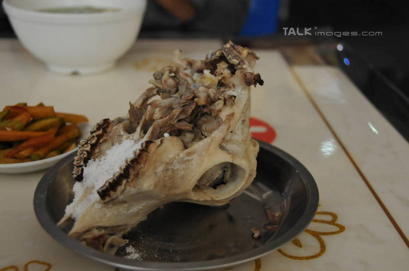 骨骼,无人,横图,俯视,室内,特写,白天,烹饪,中餐,餐桌,桌子,餐具,敦煌,中国,亚洲,阴影,朦胧,模糊,光线,碟子,盘,头骨,影子,陶瓷,调味,肉,香料,佐料,料理,食品,陶瓷制品,骨头,菜肴,美食,肉类,食物,盘子,容器,碟,碗,中式,佳肴,餐台,储藏,配料,骨架,储存,肉食,东亚,甘肃,甘肃省,中华人民共和国,作料,西北地区,甘,酒泉,酒泉市,彩图,高角度拍摄,贮存,shsgf1