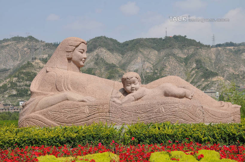 婴儿,儿童,无人,两个人,家庭,母亲,躺,横图,室外,白天,正面,度假,纯洁,花海,花圃,石头,美景,山,山脉,植物,城市风光,城市,叶子,雕塑,中国,亚洲,阴影,艺术,装饰,盛开,光线,雕刻,雕像,石子,影子,景观,山顶,山峰,云,云朵,山峦,花蕾,云彩,注视,娱乐,花,花瓣,花朵,花卉,鲜花,小孩,蓝色,绿色,白云,蓝天,天空,阳光,工艺品,花丛,花束,花田,群山,天,花苞,花蕊,观察,看,享受,休闲,温暖,温馨,一家人,景色,放松,可爱,母爱,童年,童趣,活泼,晴朗,观看,纪念,美术,和睦,察看,关注,主题,宝宝,陈列,童真,东亚,纯真,烂漫,无邪,沉积岩,甘肃,甘肃省,中华人民共和国,省会,功能,美学,西北地区,兰州,兰州市,甘,母婴,颠峰,极峰,水成岩,黄河母亲,卧着,伶俐,天真,年轻女性,女人,女性,孩子,年轻人,石块,岩石,晴空,躺着,卧,彩图,全身,融洽,shsgf1