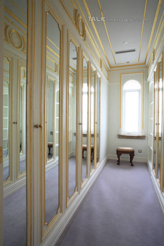 无人,家,竖图,室内,白天,正面,别墅,窗户,地板,柜子,家具,镜子,装修,建筑,欧式,阴影,装饰,光线,影子,凳子,房屋,屋子,公寓,地面,豪华,建设,现代,装潢,洋房,楼房,木地板,玻璃窗,住宅,阳光,橱柜,室内装潢,样板房,明亮,镜像,舒适,家居装潢,镜面,更衣室,房屋设计,地中海风格,古典风格,简约风格,室内设计,宽敞,样板房装潢,设计,彩图,房子,shslj1