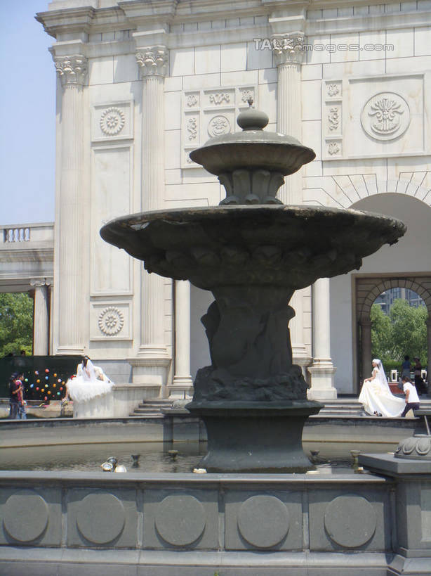 东方人,两个人,新娘,公园,走,竖图,室外,白天,侧面,婚纱,婚礼,快乐,喷泉,上海,中国,亚洲,阴影,头纱,服装,庆祝,光线,影子,墙,景观,结婚,注视,休闲装,黄种人,文化,墙壁,墙面,衣服,蓝色,蓝天,天空,阳光,天,观察,看,品味,休闲,喜庆,休闲服,服饰,大宁灵石公园,晴朗,观看,纪念,申,察看,关注,水景,东亚,上海市,万里无云,中华人民共和国,沪,华东地区,美观,闸北区,男人,男性,年轻男性,年轻女性,女人,女性,亚洲人,设计,晴空,晴空万里,步行,散步,走路,半身,彩图,婚礼服,礼服,高兴,婚礼头纱,广中西路,shslj1