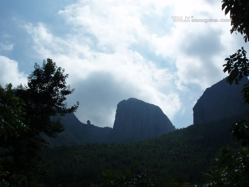 无人,横图,室外,白天,仰视,旅游,度假,石头,美景,森林,山,山脉,树林,植物,仙居,中国,亚洲,阴影,光线,石子,影子,景观,山峰,云,云朵,山峦,背光,云彩,娱乐,浙江,树,树木,浙江省,蓝色,绿色,白云,蓝天,天空,阳光,自然,群山,天,享受,休闲,景色,放松,生长,晴朗,成长,自然风光,逆光,东亚,中华人民共和国,华东地区,浙,台州,台州市,石块,岩石,晴空,彩图,低角度拍摄,仙居县,shslj1