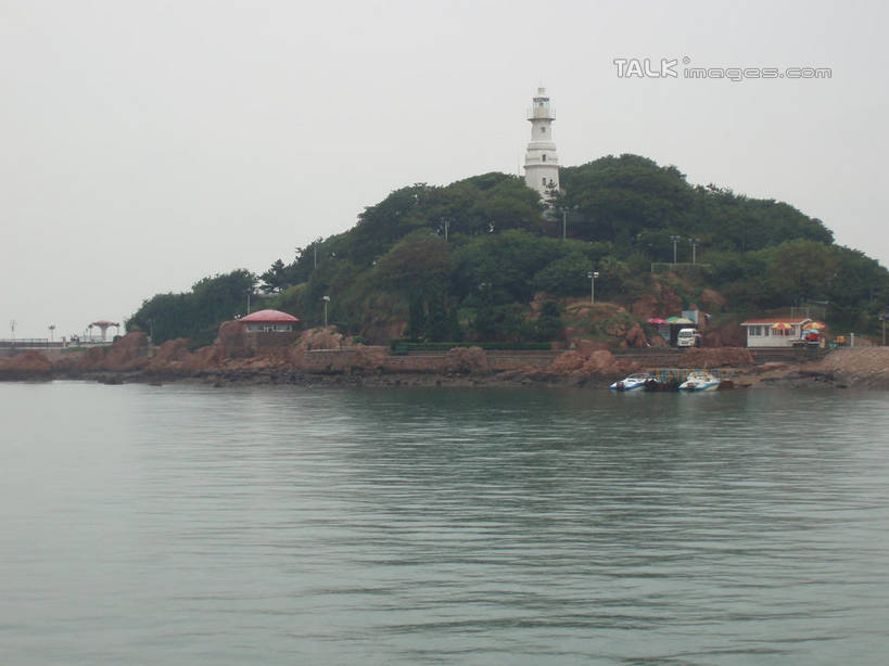 无人,家,横图,室外,白天,正面,旅游,度假,海浪,海洋,美景,森林,山,山脉,树林,植物,道路,轮船,船,青岛,中国,亚洲,信息,房屋,屋子,景观,浪花,山峰,乌云,云,阴天,云朵,灯塔,交通,山峦,云彩,方向,娱乐,山东,楼房,住宅,树,树木,绿色,天空,自然,海水,交通工具,群山,天,享受,休闲,景色,放松,生长,成长,引导,指引,昏暗,阴沉,自然风光,载具,海景,东亚,山东省,中华人民共和国,华东地区,鲁,青岛市,航标,大海,风浪,海,海水的波动,近岸浪,涌浪,彩图,房子,导航,shslj1